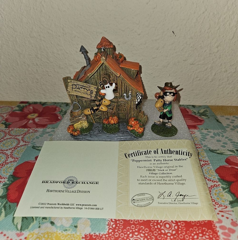 Hawthorne Village Peppermint Patty Horse Stables Peanuts Trick or Treat Decor
